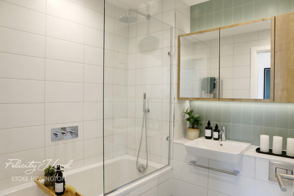 Main image of property: Station Road, London
