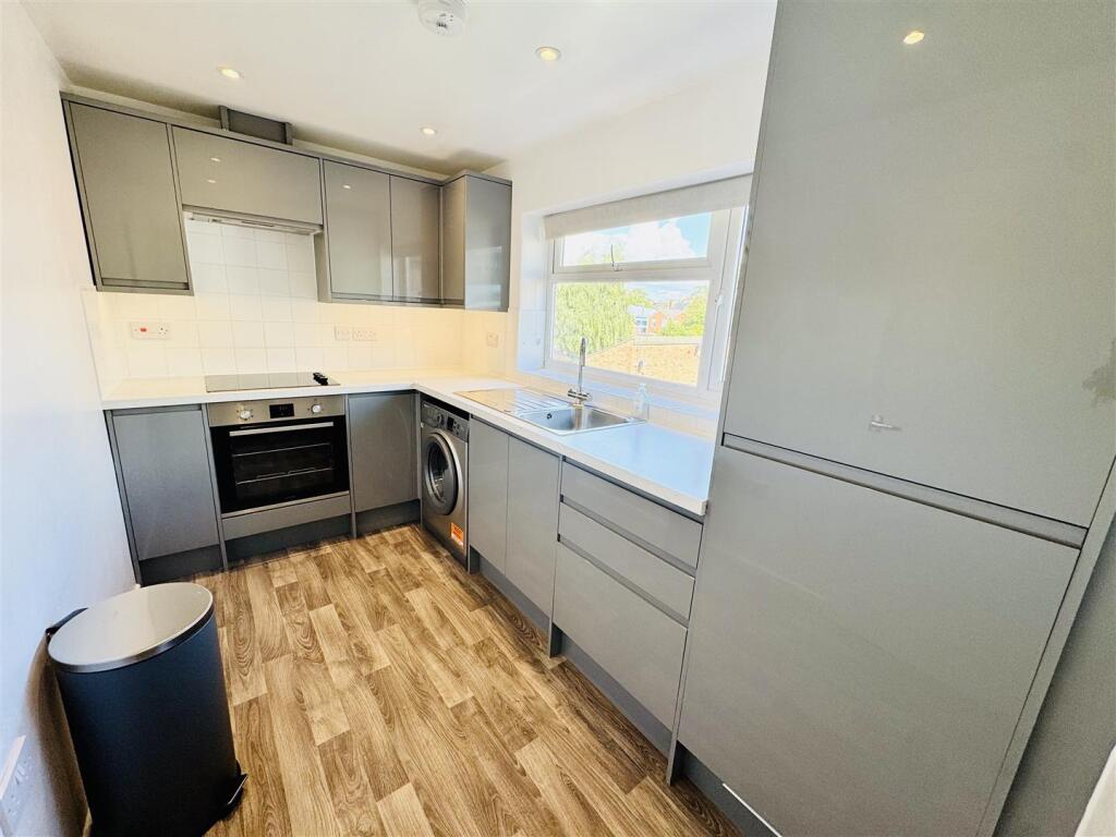 Apartment in Warwick, Royal Leamington Spa - View 2