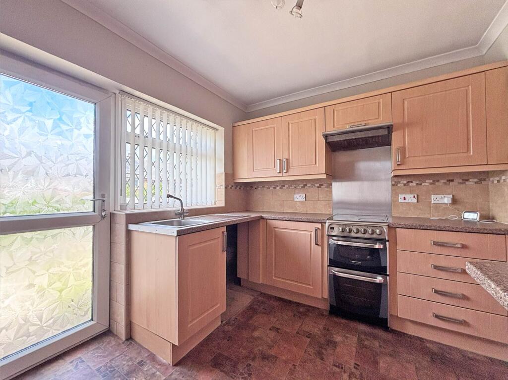 Broadway, Royton photo 4