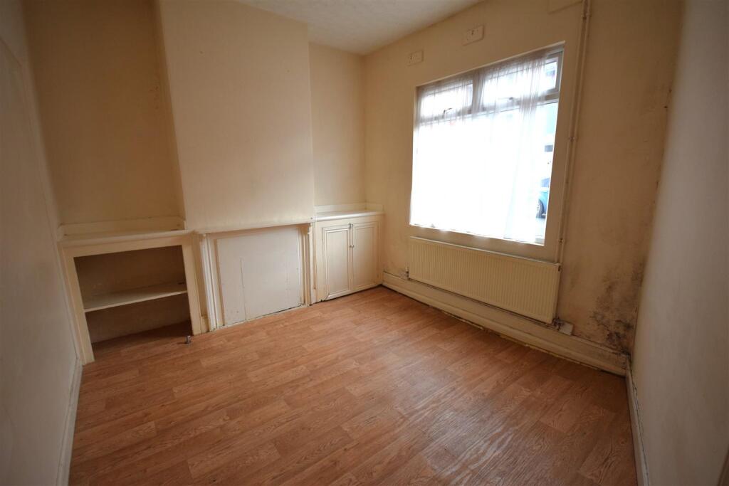 House in Northampton, West Northamptonshire - View 2