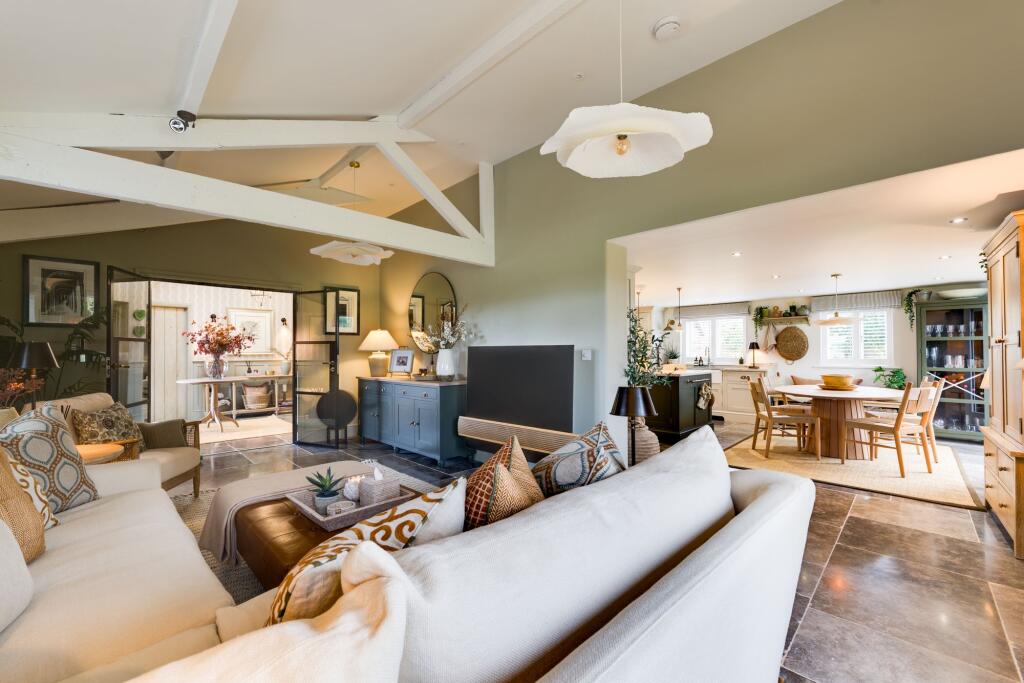 The Milking Parlour - Immaculate four bedroom barn conversion photo 2