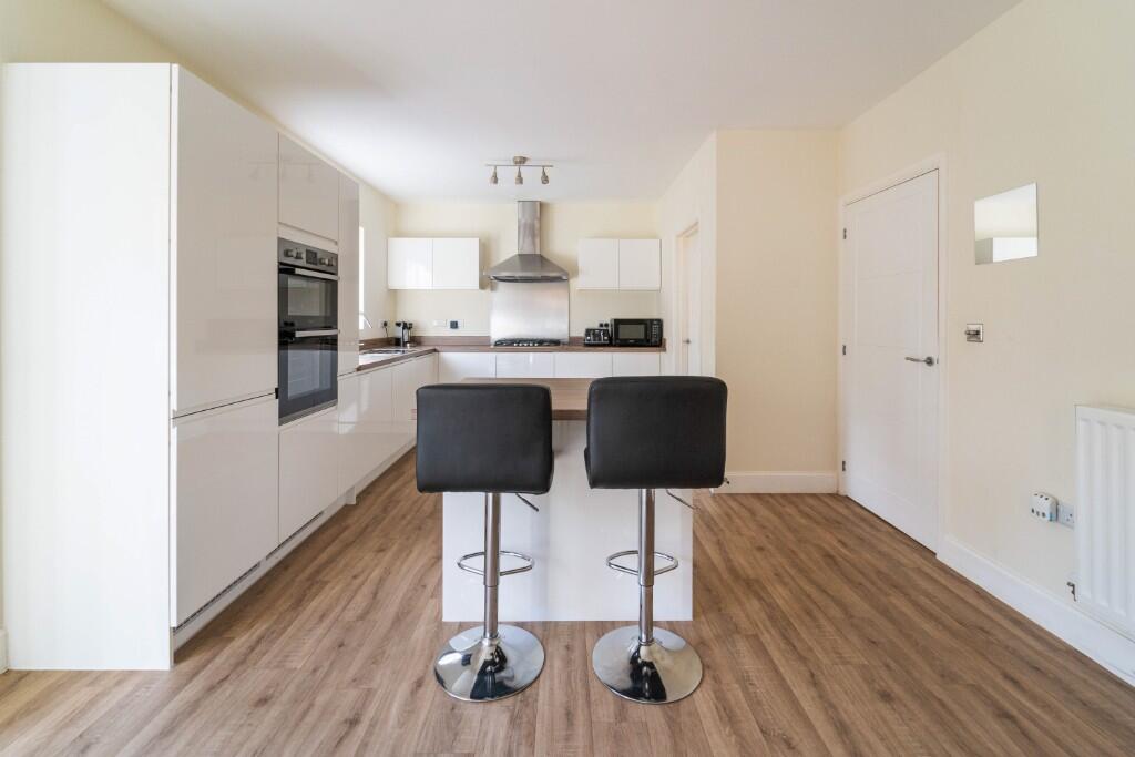 Horseshoe Crescent, Wellesbourne, Warwick photo 4