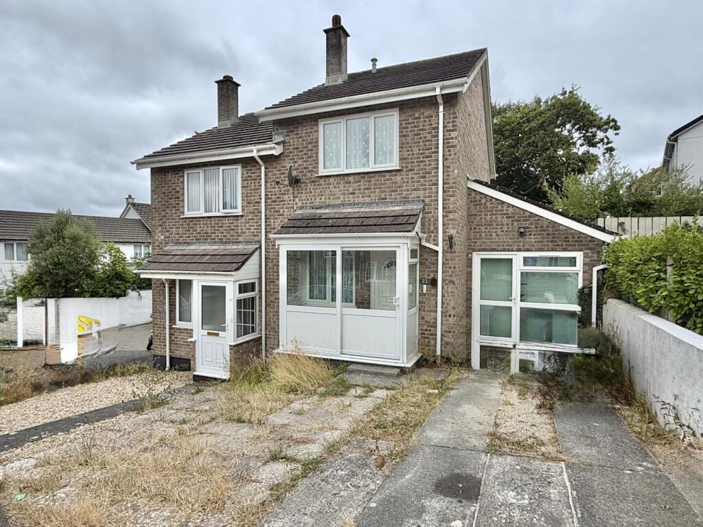 3-bed semi-detached on Greenbank Close, Grampound Road, Truro, £110,000