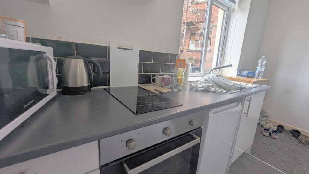 353 Tong Road, ., Leeds, West Yorkshire, LS12 4QG photo 3
