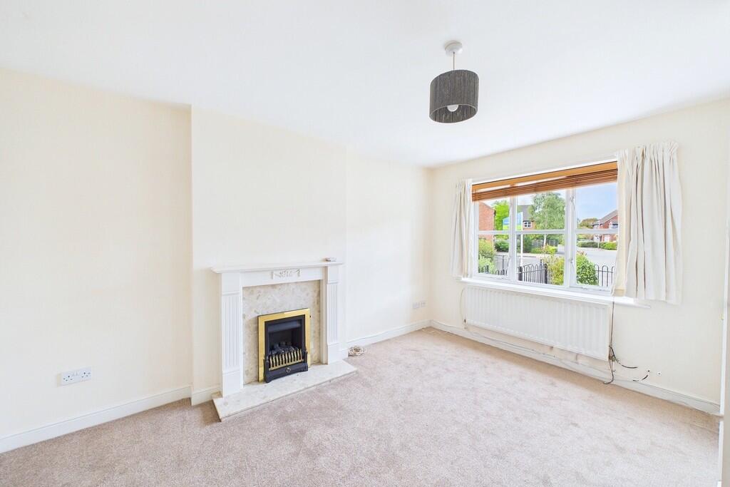House in Warwick, Whitnash - More