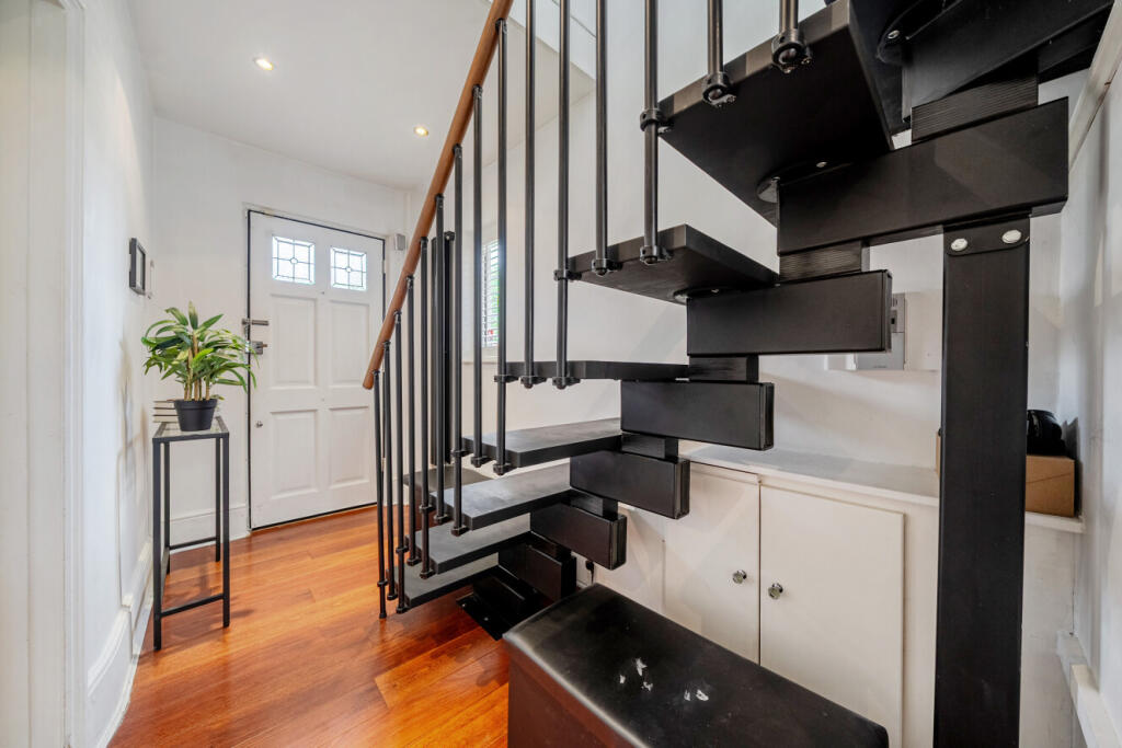 House in London - View 5