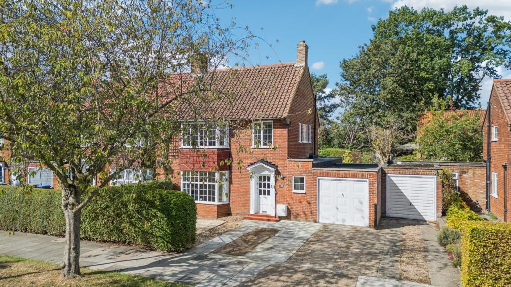 Main image of property: Longcroft Lane, Welwyn Garden City, Hertfordshire, AL8