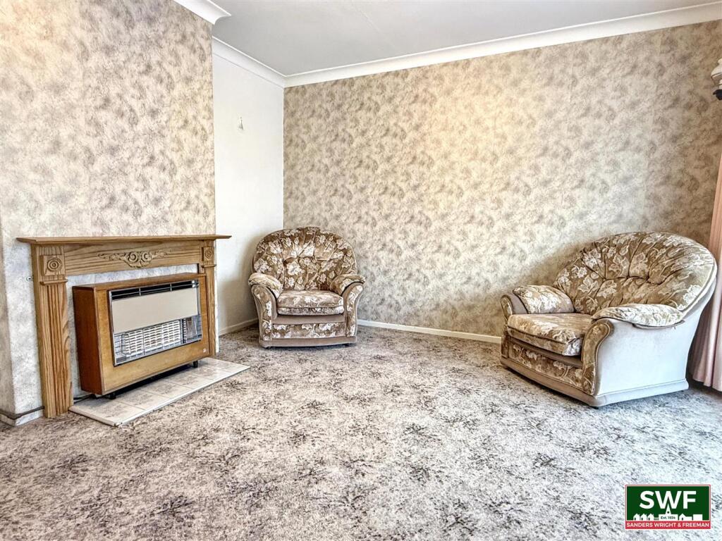 Sandringham Road, Penn, Wolverhampton photo 2