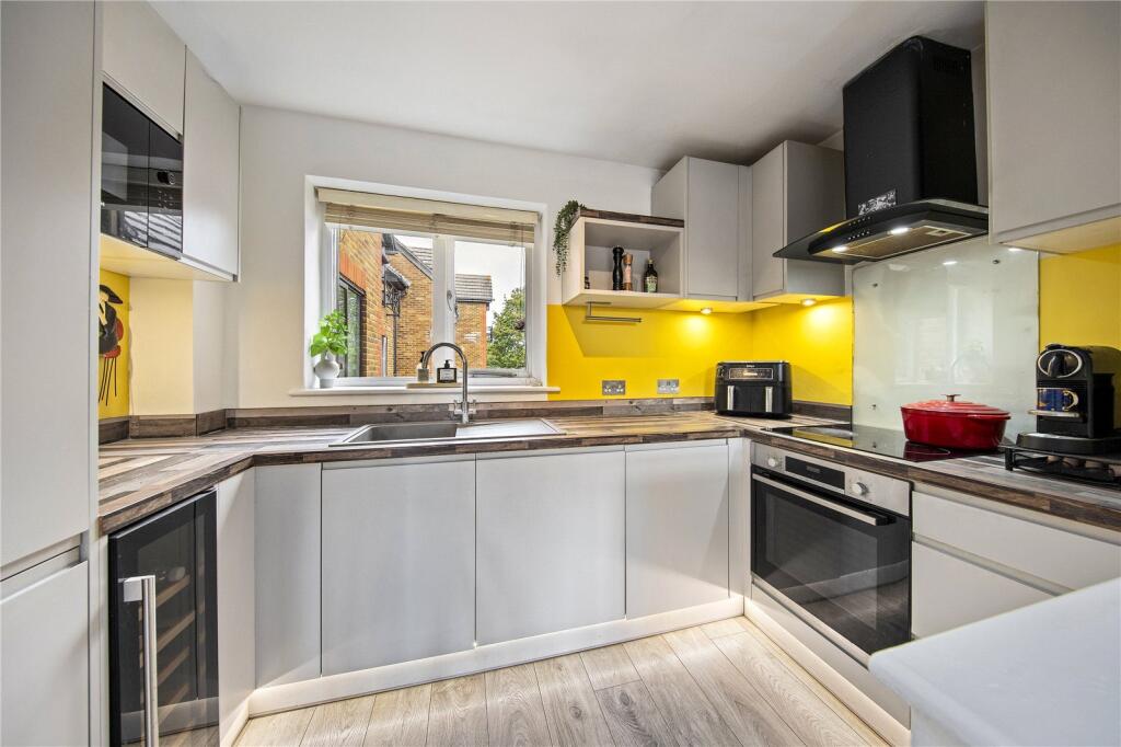 Apartment in Richmond, North Sheen - View 3