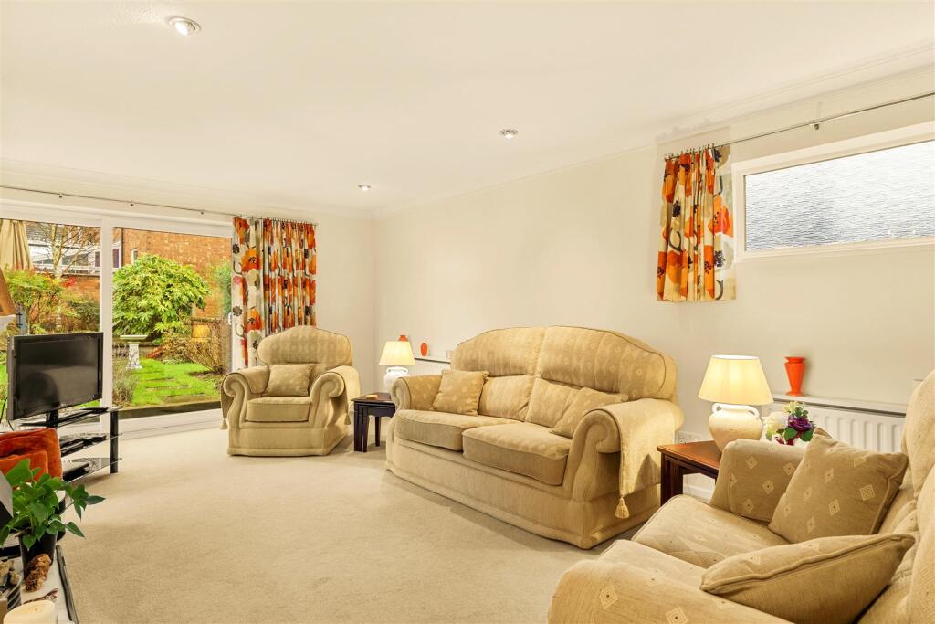 Almond Avenue, Leamington Spa photo 2