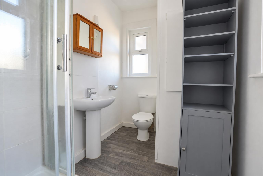 Apartment in Southend-on-Sea - View 5