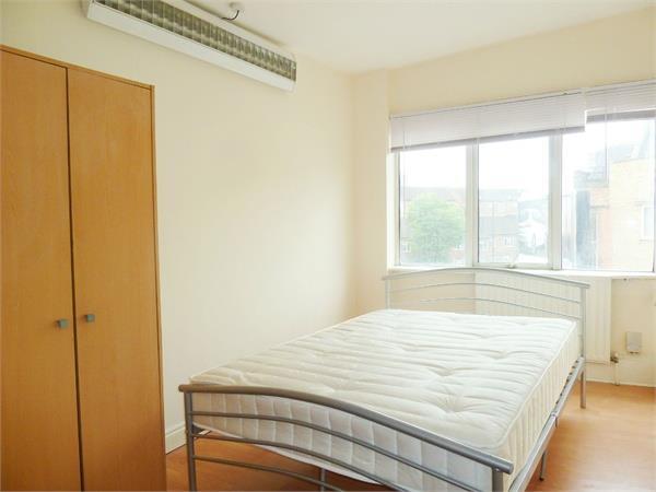 Apartment in London - More