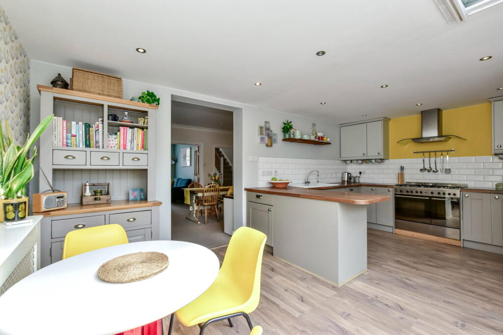 Dickinson Square, Croxley Green, Rickmansworth, WD3 3EY photo 2