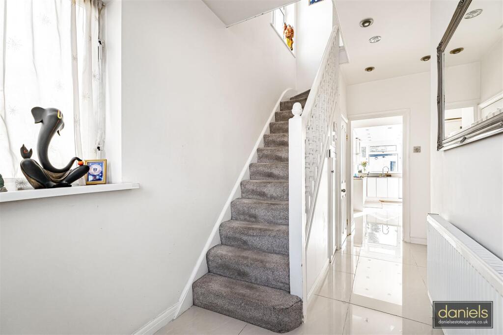 House in London, Sudbury - View 5