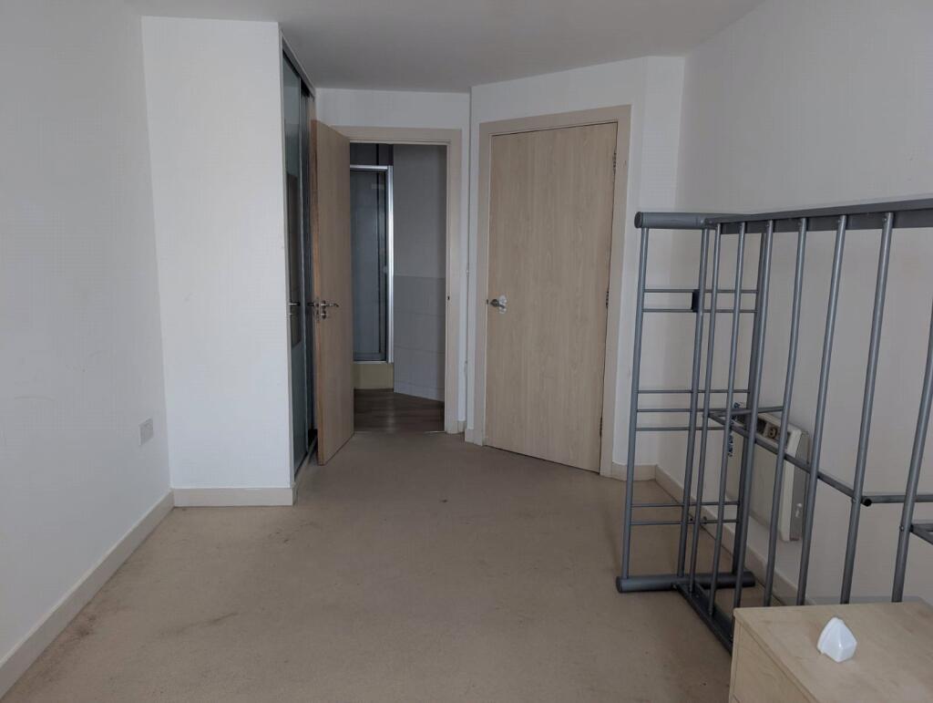 Apartment in Basingstoke and Deane, Basingstoke - More