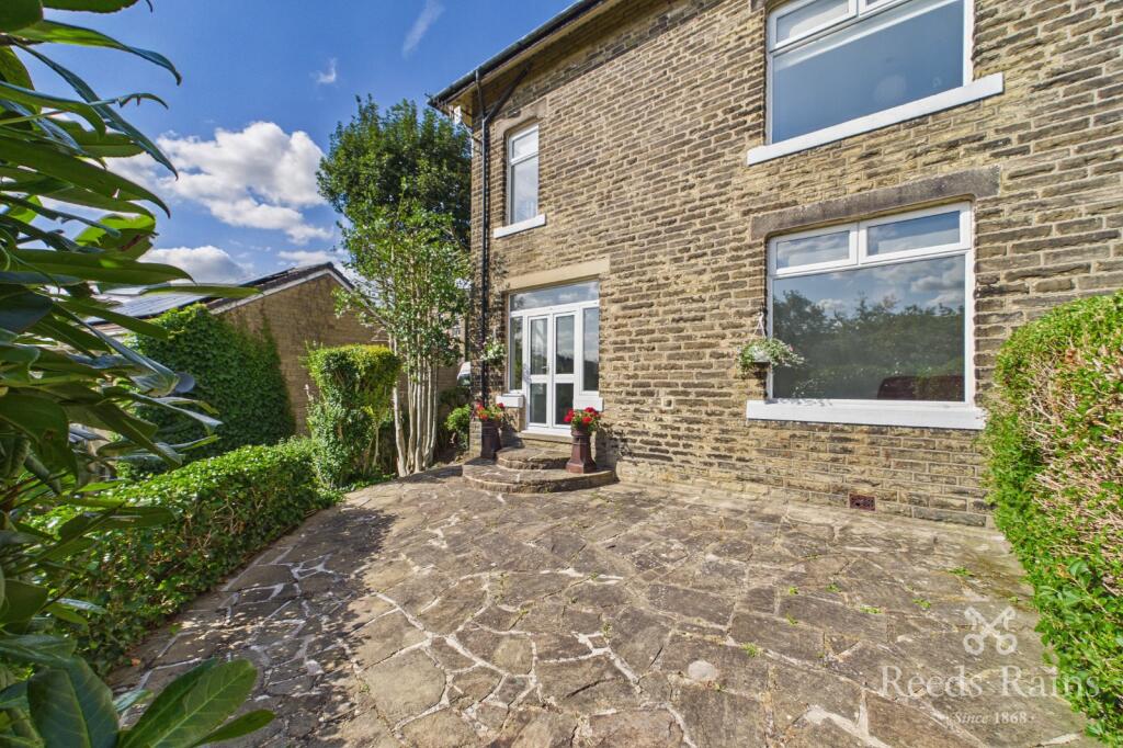 House in Halifax - View 3