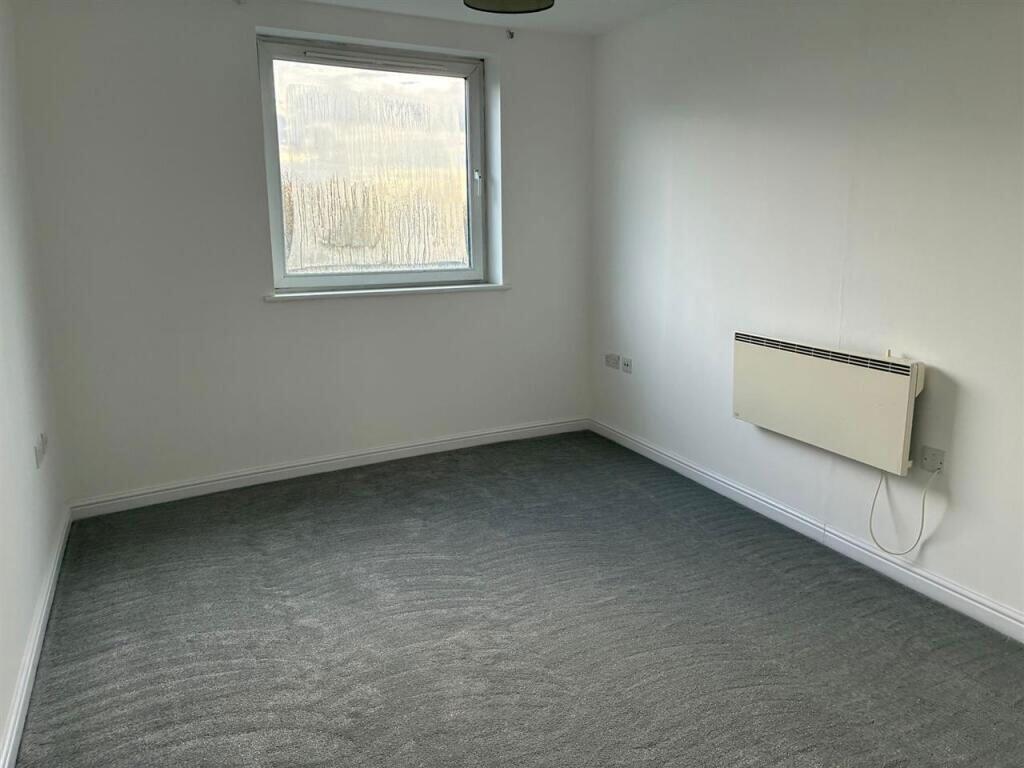 Wooldridge Close, Feltham, Middlesex, tw14 8bf photo 4