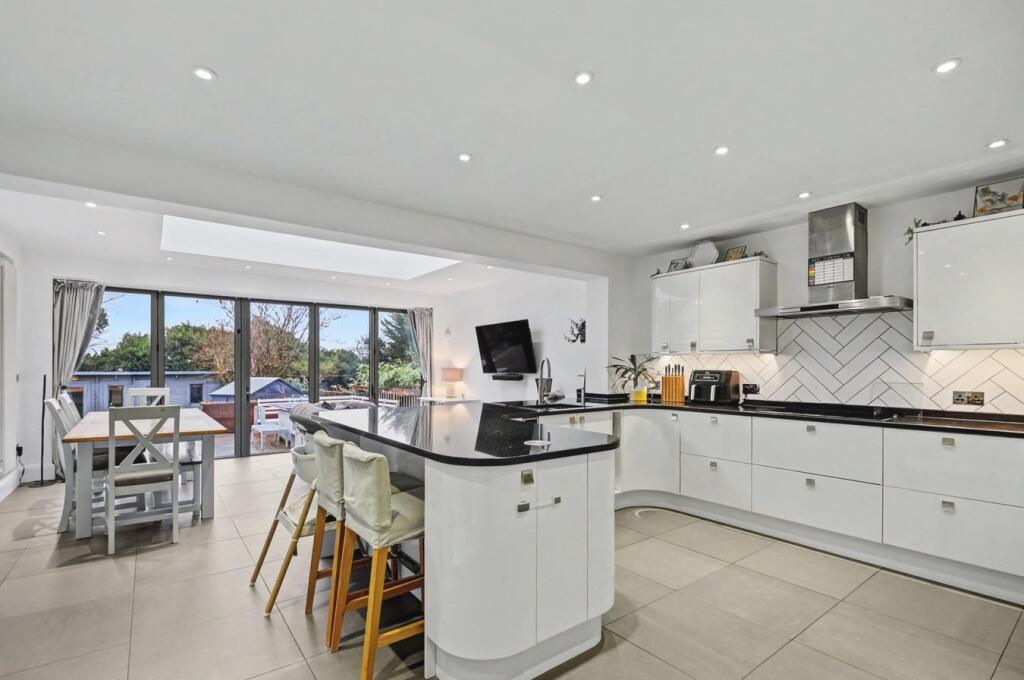 Gloucester Avenue, Moulsham Lodge, Chelmsford, CM2 photo 4