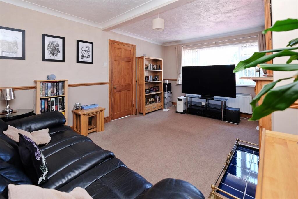 Freemans Close, Seasalter, WHITSTABLE photo 4