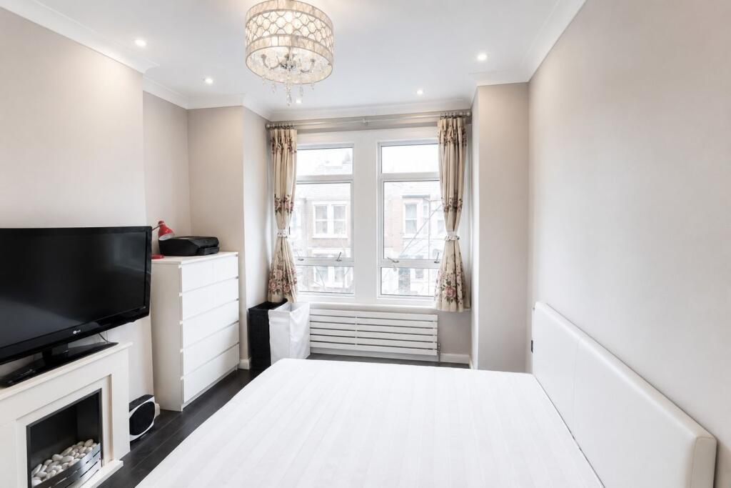 Apartment in London, Collier's Wood - View 4