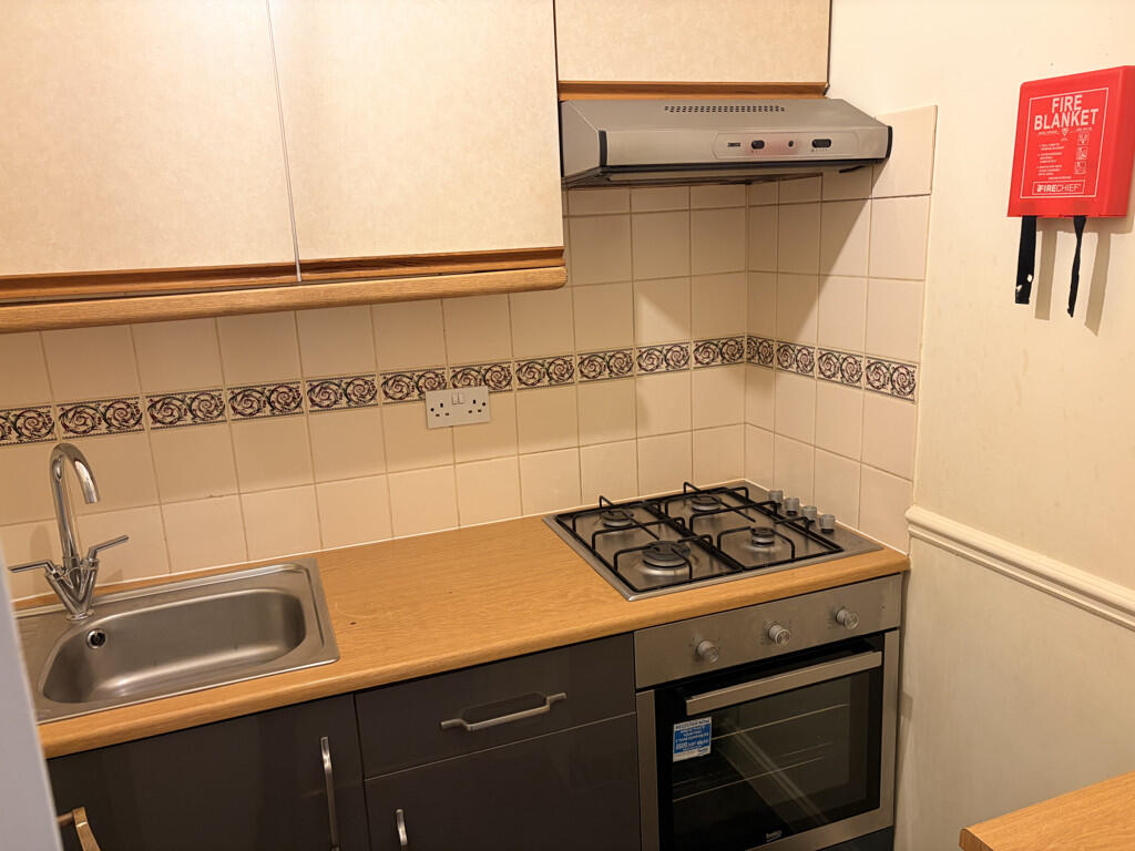 Apartment in Reading - View 4