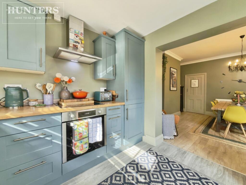House in Barnsley, Kingstone - More
