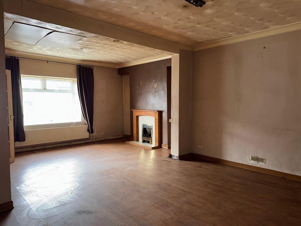 House in Newport - View 5