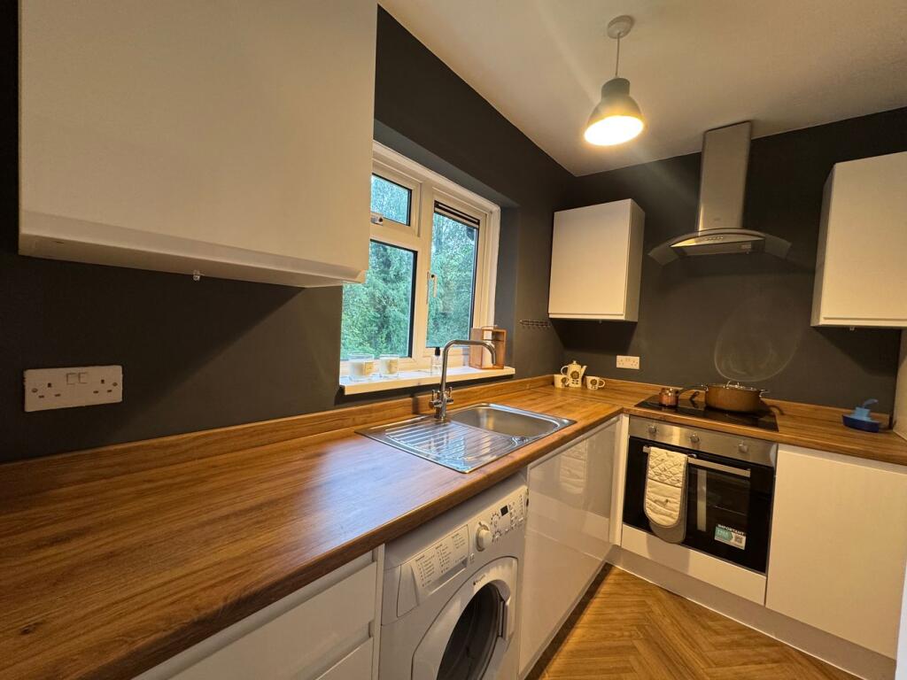 Tennyson Avenue, Bury, BL9 photo 5