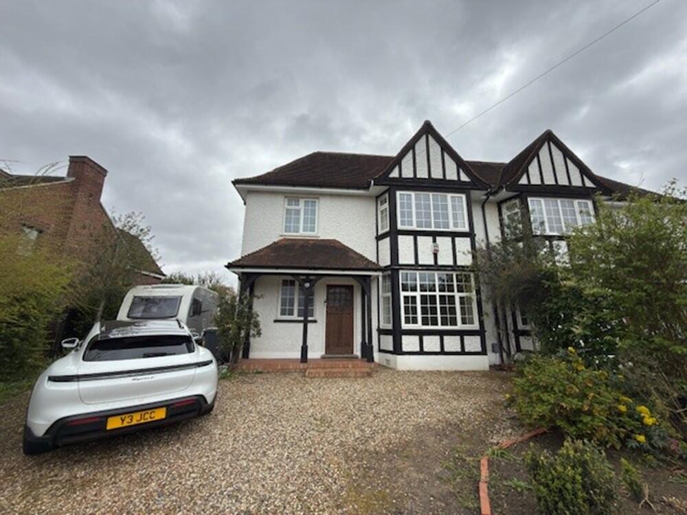 Main image of property: Kimbolton Road, Bedford, MK40