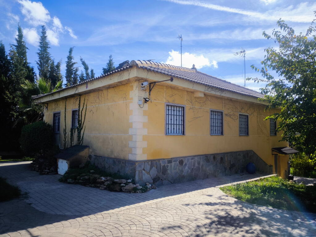 Main image of property: Valencia, Valencia, Godelleta