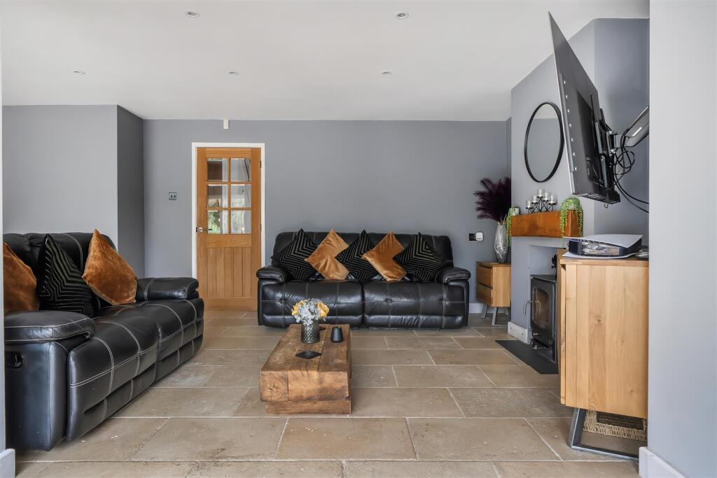 House in Bristol, Hengrove - More