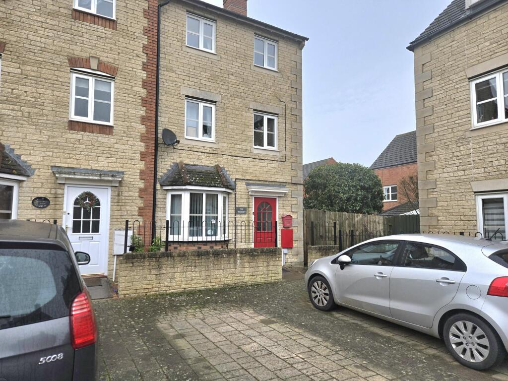 Main image of property: Mallards Way, Bicester OX26 6WT