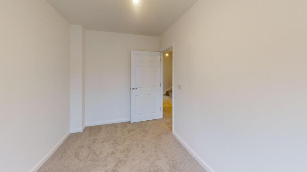 House in Houghton Regis, Central Bedfordshire - More