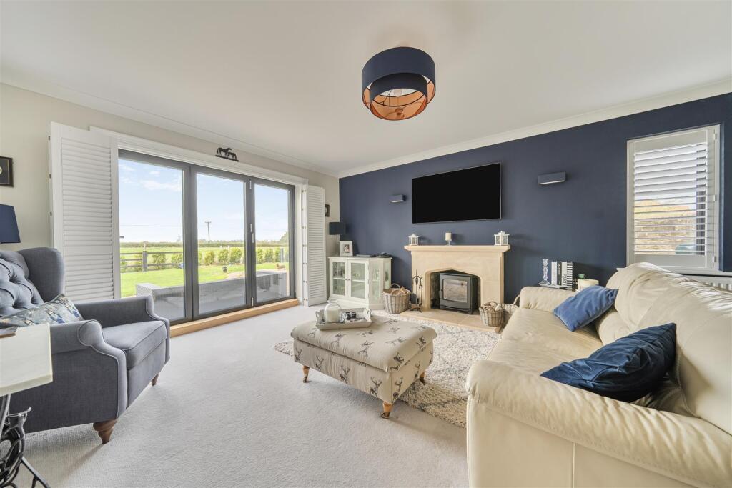 Rushcroft Close, Lea, Malmesbury photo 3