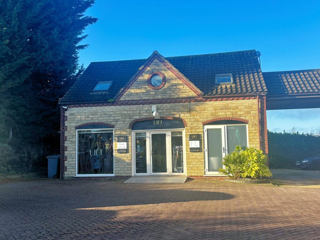 Main image of property: 14/14A Courtyard Mews, Grantham Road, Navenby, Lincoln, Lincolnshire