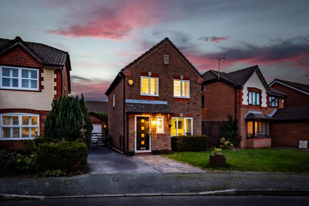 Main image of property: 10 Bridgemere Way, Kingsmead, CW9 8FN