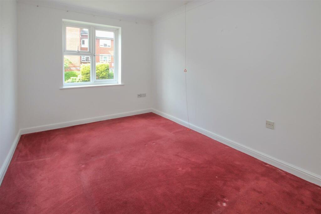 Eastfield Road, Brentwood photo 2
