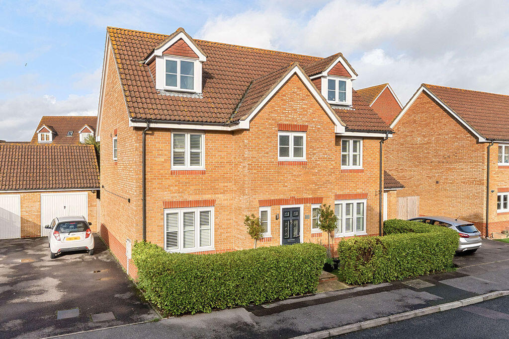 6-bed detached on Martinet Drive, Lee-On-The-Solent, PO13, £595,000