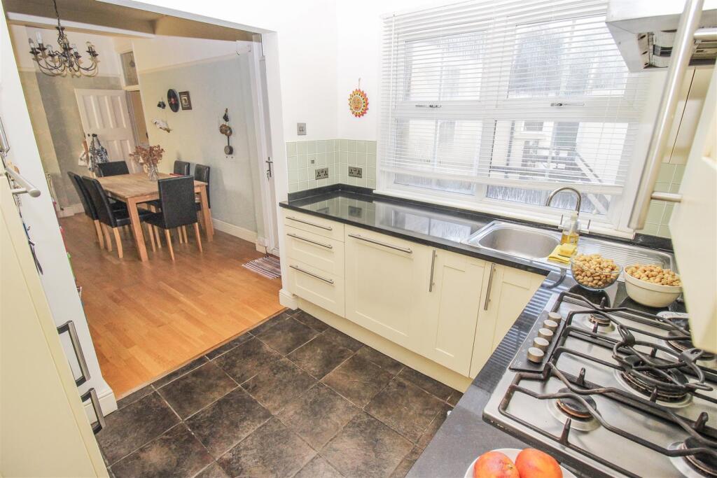 Apartment in Southend-on-Sea, Leigh-on-Sea - View 5