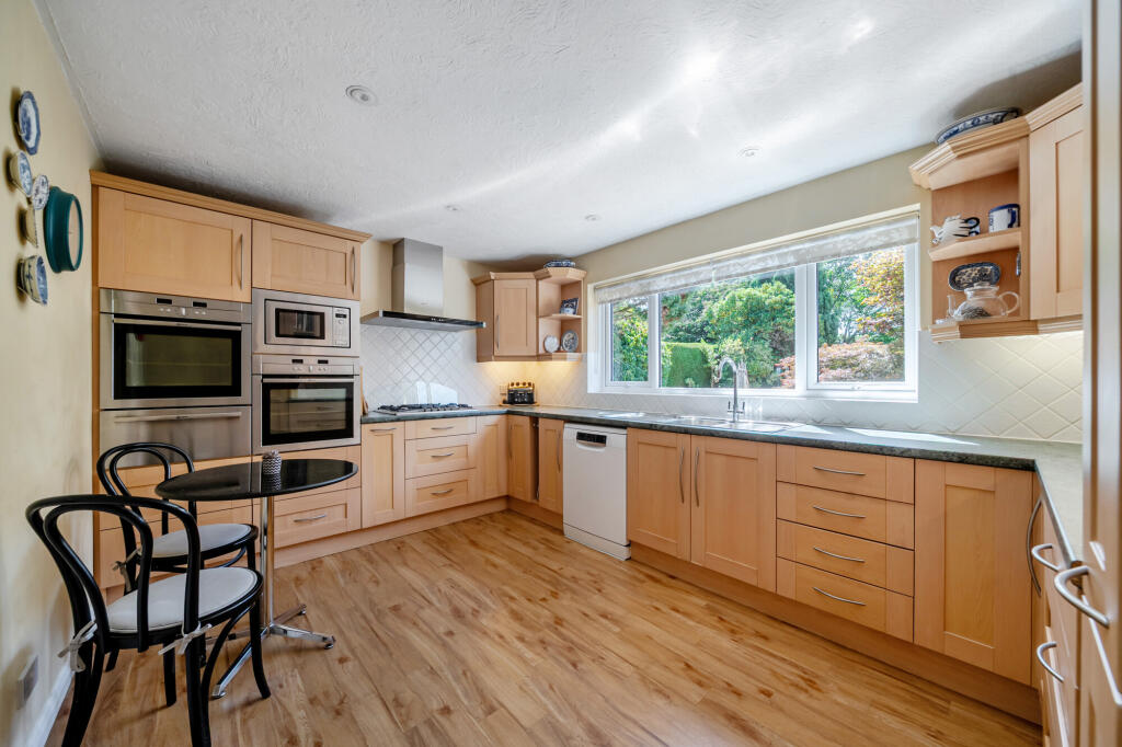 House in Guildford - View 4