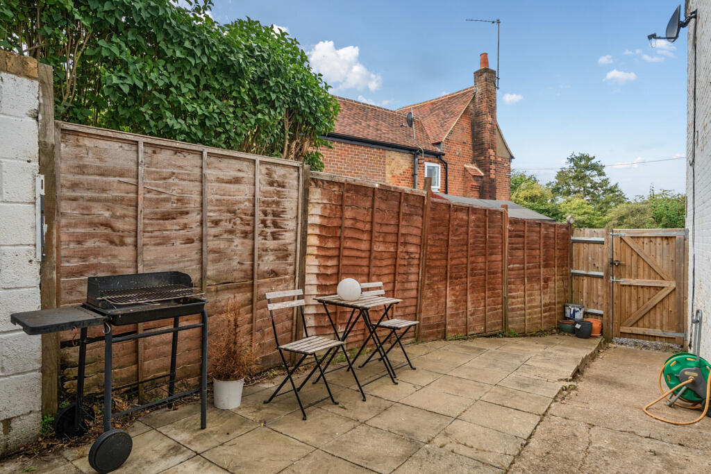 House in Slough, Chalfont St Peter - View 4
