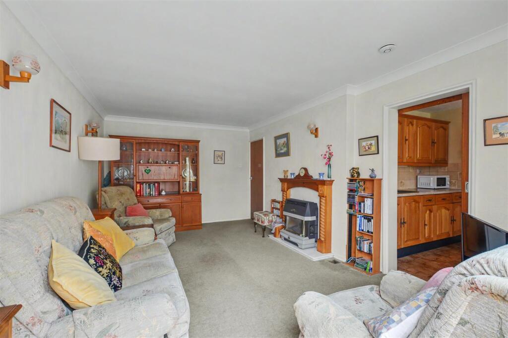 House in Nottingham, Inham Nook, Chilwell - More