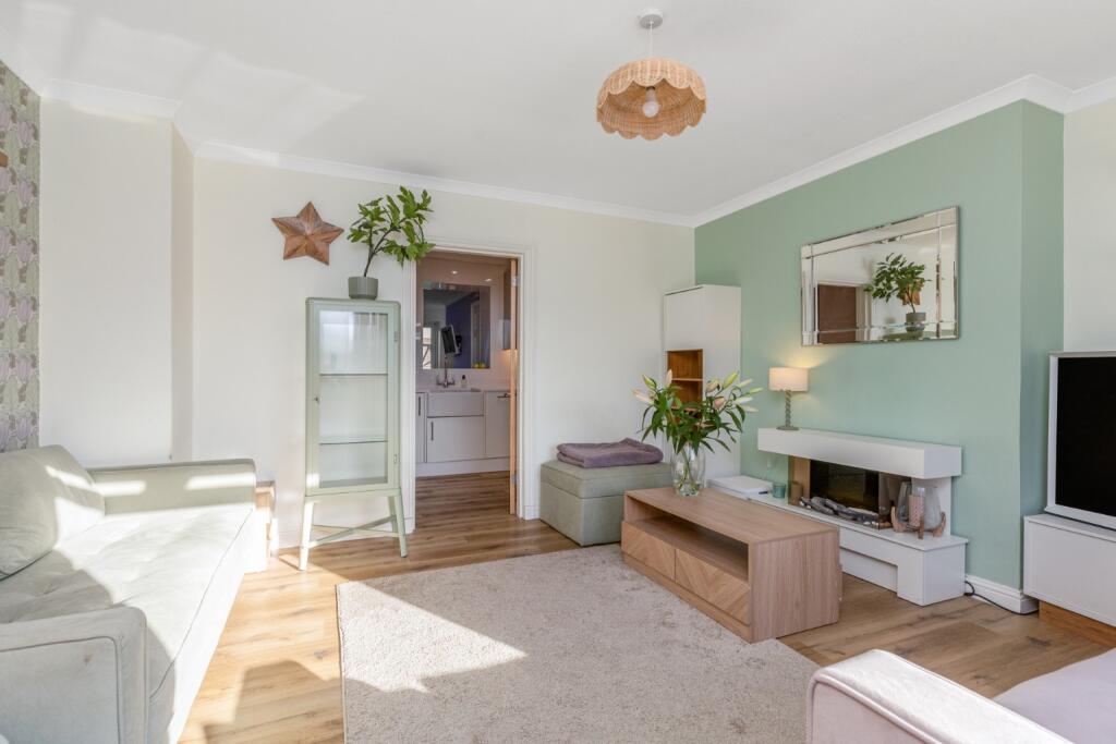 House in Edinburgh, Drum Brae, Clermiston - View 4