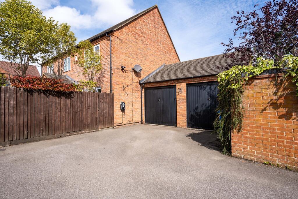 House in Northampton, Mawsley - View 5