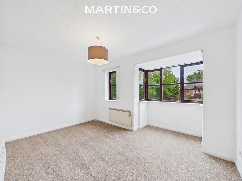 House in Wokingham, Emmbrook - More