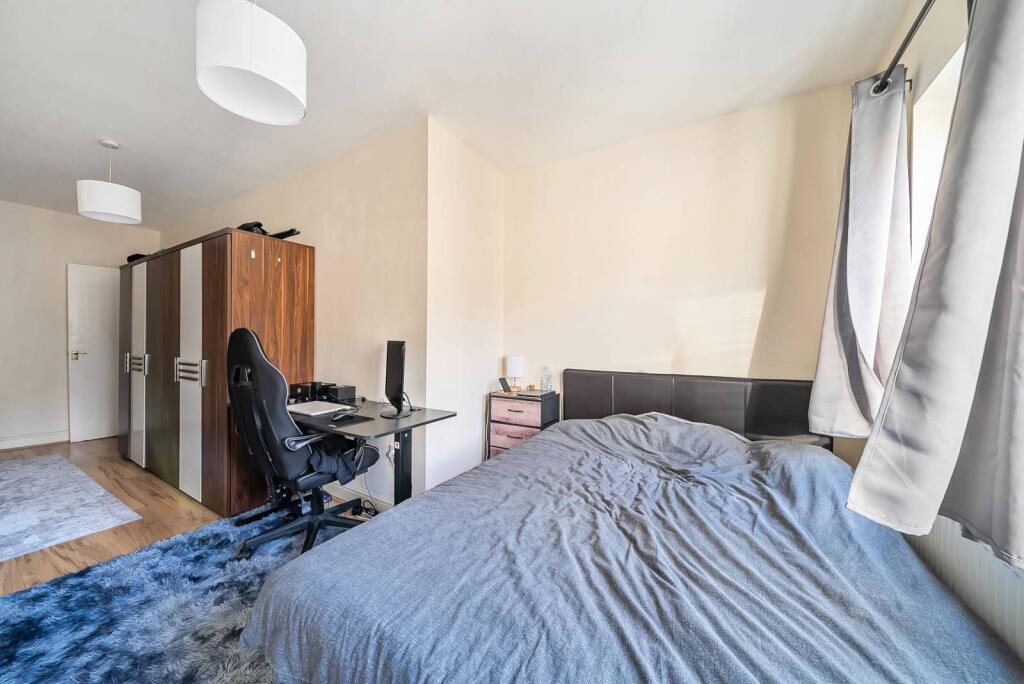 Main image of property: Green Lanes, Newington Green, London, N16