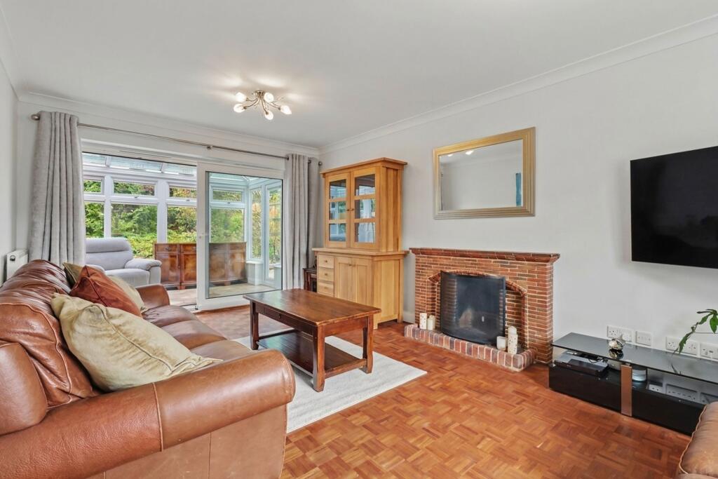 Cavendish Drive, Claygate, KT10 - More