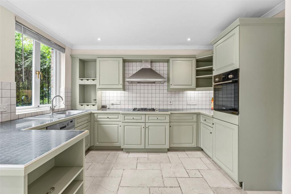 House in Twickenham - More