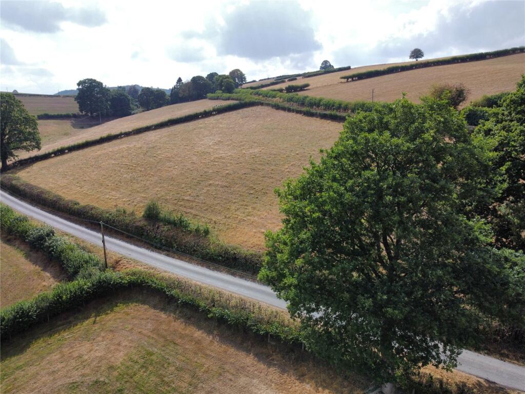 Oakley Park, Llanidloes, SY18 - View 5