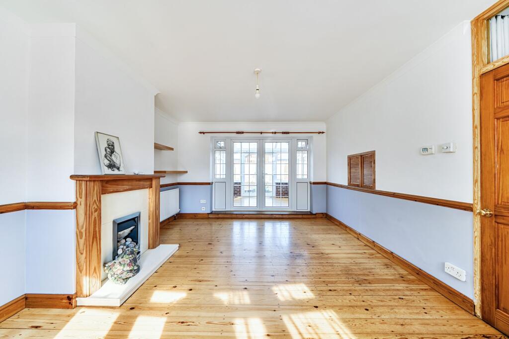 House in Twickenham - More